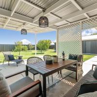 Belle Escapes - Bountiful Family Oasis in West Beach, hotel near Adelaide Airport - ADL, Henley Beach South