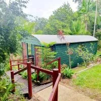 Birdsong Train Carriage Cabin with Outdoor Bath, hotel Palmwoodsban
