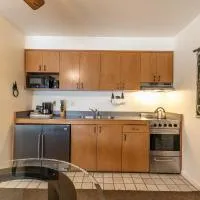 Cozy King Studio w/Lake View #145 at Donner Lake Village, готель у місті Тракі
