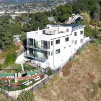 Luxury hilltop retreat, majestic views and hot tub, hotel v Los Angeles (Silver Lake)