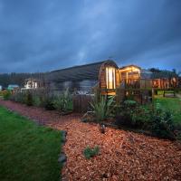 Luxurious Family Pod with Garden and Hot tub - The Stag Hoose by Get Better Getaways, hotel en Glenluce