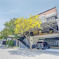 OYO 93112 Garden Homestay 3 Merlion, hotel em Lakarsantri, Lontar