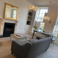 Pass the Keys Bijoux Central Bath Period Apartment and Parking