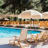 Huttopia Paradise Springs, готель у місті Valyermo