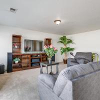 Spacious Home with Patio Near Denver Airport、オーロラにあるデンバー国際空港 - DENの周辺ホテル