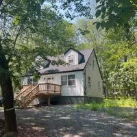 The Flying Dutchman Cottage in amenities filled Masthope community Ski Big Bear, ξενοδοχείο σε Lackawaxen