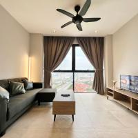 LA 1-10 Pax Cozy Home Tropicana 3Rooms 4QBeds Wifi&TV, hotel in Tropicana, Petaling Jaya