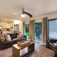The Charming Home with a Pool โรงแรมในยูบาซิตี้
