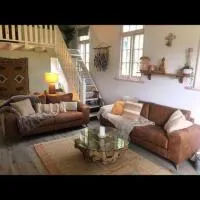 Cozy country cabin - church conversion، فندق في Gellibrand