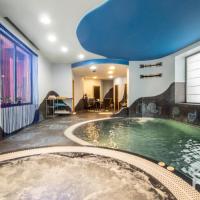 Cozy house with sauna, pool and private garden, hotel i Pleskodale, Riga