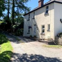 Cosy Two Bedroom Cottage with Fireplace