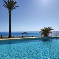 Beautiful apartment in Acapulco Playa, Nerja, hotel a Nerja