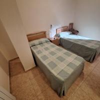 Hostal Pension - La Rotonda, hotell i Tardienta