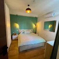 Airport Accommodation Bedroom with your own private Bathroom Self Check In and Self Check Out Air-condition Included, hôtel à Mqabba