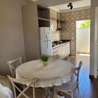 Excelente Sobrado Confortável no Centro de Tijucas Próximo as Praias, hotel din Tijucas