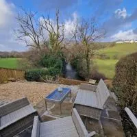 Riverbank Cottage, Dog Friendly. Swansea, Llanelli, hotel en Hendy