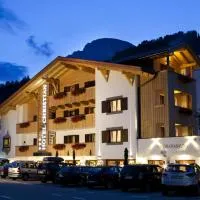 Hotel Christian: Corvara in Badia'da bir otel