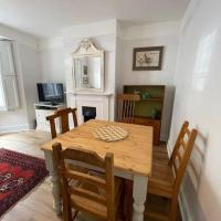 Homely garden apartment, newly refurbished - sleeps four