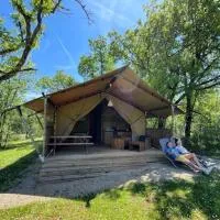 Lodges du Bois Dodo, отель в городе Septfonds