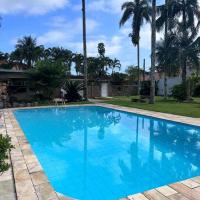 Villa Tavares - casa com piscina na praia da Lagoinha، فندق في Praia da Lagoinha، أوباتوبا