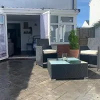 The Little Lodge - seaside town of Penarth nr Cardiff, hotel sa Penarth