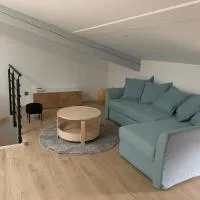 Appartement Cosy et CLIMATISÉ en Centre VILLAGE, hotel din Saverdun