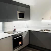 2bed on Elizabeth line-5mins to Excel Custom House, hotell i Abbey Wood i London