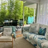 Woonona Family Beach Villa 5 min walk to beach, מלון בWoonona