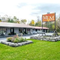 Moira Lake Motel، فندق في Madoc