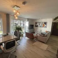 Stunning Spacious Double Room in a Modern shared Flat, хотел в Хейс
