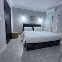 Plot 100, hotel Lagosban