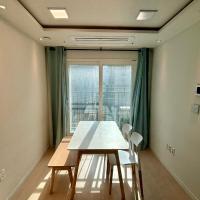 Clean 2 SuperSingle Beds House, hotel em Guro-Gu, Seul