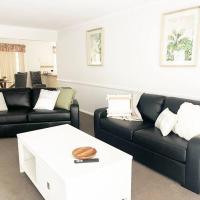 Suburban Bliss - Elegant Villa 2, hotell sihtkohas Wagga Wagga lennujaama Wagga Wagga lennujaam - WGA lähedal