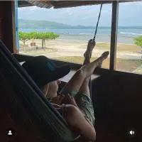 Nias Shady Palm surfcamp โรงแรมในLagudri