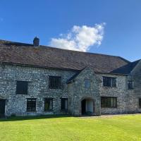 Elizabethan Manor at gateway to the Brecon Beacons