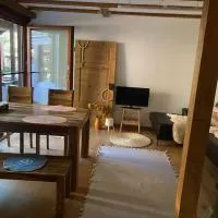 Einzimmerapartment mit Fass Sauna (und Pool), hotelli kohteessa Fränkisch-Crumbach