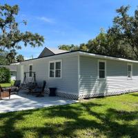 Home in Kissimmee with Huge Backyard, hotell Kissimmees lennujaama Kissimmee Gateway - ISM lähedal