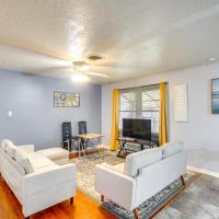 Charming Lawton Escape with Patio and Grills!，勞頓Lawton-Fort Sill Regional - LAW附近的飯店