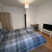 Cozy & Spacious Double Room With King Bed Very Close To Stockwell Station