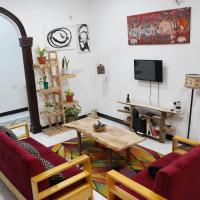 2 Bedroom spacious Cozy Home in Kigamboni,10 min Walk to Beach，達累斯薩拉姆的飯店