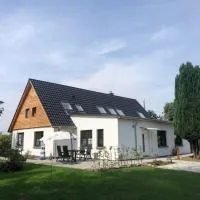 Grosse 4 Sterne Ferienwohnung beim Boddenstrand, hotel u gradu 'Sundhagen-Niederhof'