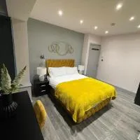 Private Family and Business Rooms Harrow Fast WiFi، فندق في Pinner