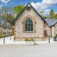 Chequers Lodge- Dalton-in- Furness- Self check in- for professionals and tourists, хотел в Далтън ин Фърнес