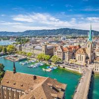 Zürich 3 Zimmer Wohnung mit Dachterrasse, hotel in Wipkingen, Zurich