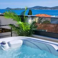 Penthouse view, hotel di Turanj