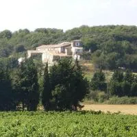 Appart Hôtel - Nature et Spa، فندق في Aurons