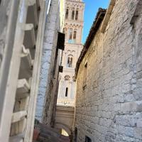 Largo apartment in the heart of Diocletian palace