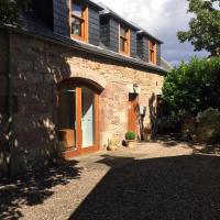 Converted coach house with parking in Pittenweem