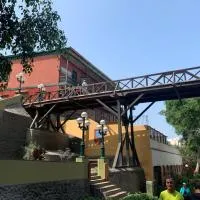 Bello y cálido Apartamento en zona histórica de Barranco, хотел в Лима