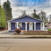 Charming Stayton Home with Deck and Smart TV!